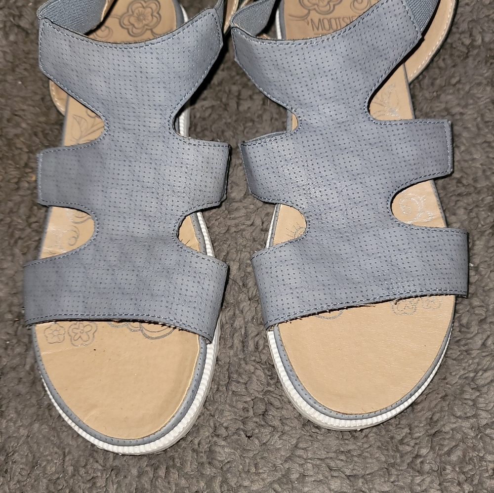 Sandals - Picture 3 of 3